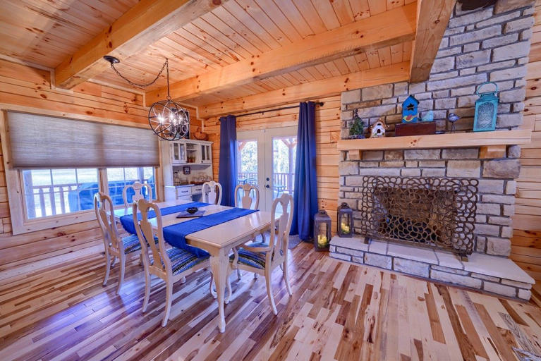 lovely breeze cabin kitchen