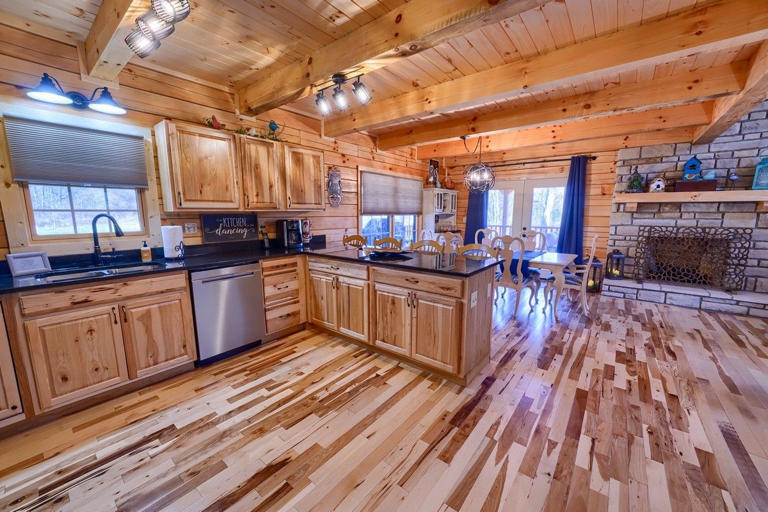 lovely breeze cabin kitchen