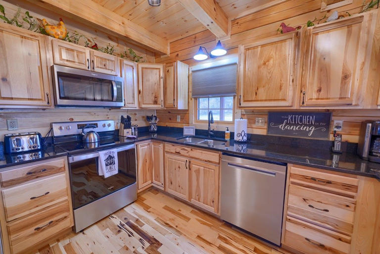 lovely breeze cabin kitchen